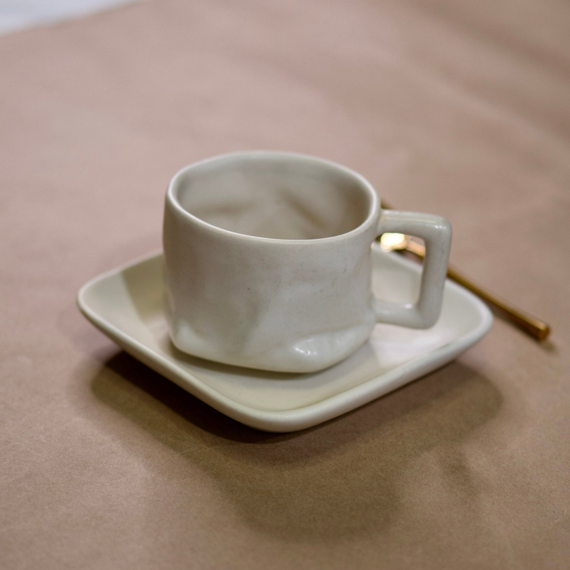 Kamaan Matte white yunomi mug with matte white plate