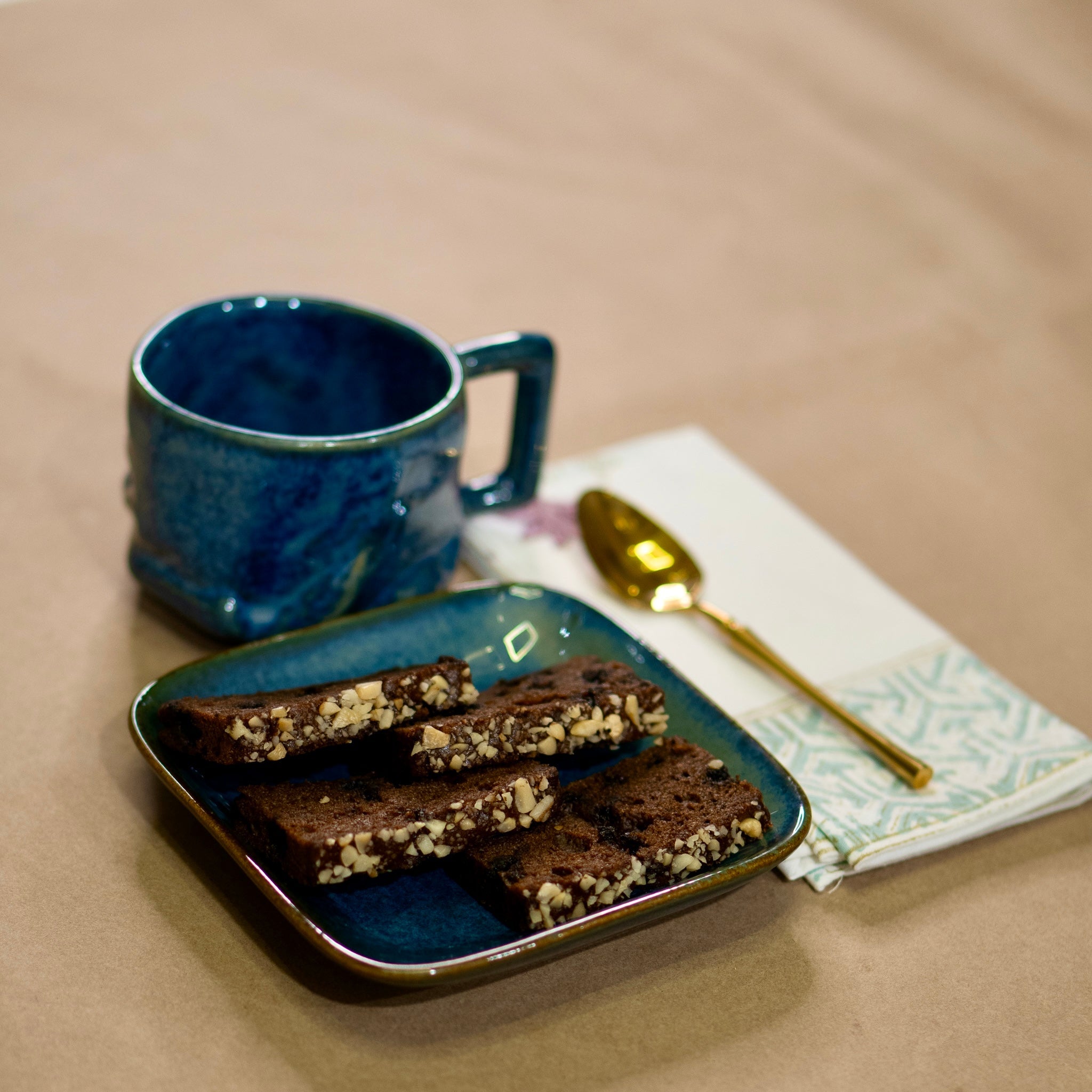Kamaan Yunomi mugs in blue colour with Blue plate